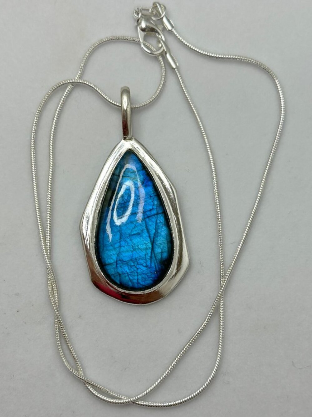 Stunning Silver Labradorite Necklace